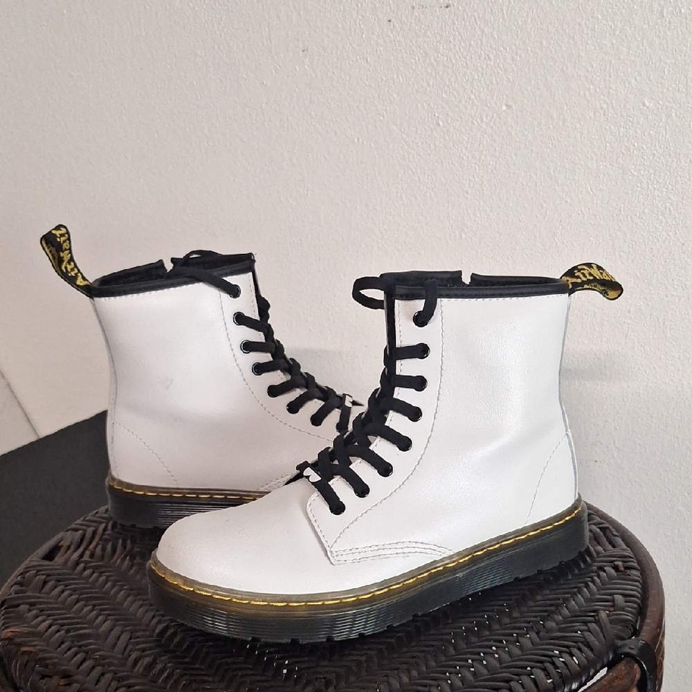Dr. Martens Zavala Combat Boots White Leather Lace-Up Boots Women Size 5